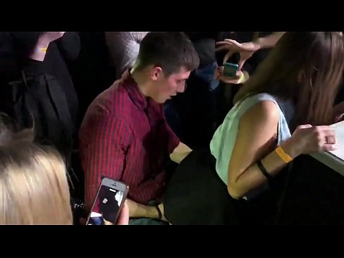 ❤️ Nyata jinis ing klub wengi Russian. 18 taun-lawas Russian girl ing anus lan tempek bajingan ing klub wengi ❤️ Video seks ing jv.pornplaybb.ru ❌❤