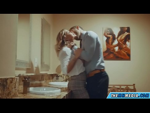 ❤️ Nalika pirang semok seduces sampeyan ing toilet umum ❤️ Video seks ing jv.pornplaybb.ru ❌❤